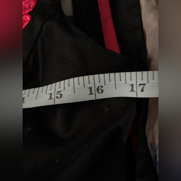 Elegant Black Dress with Pink Lace Accents - Picture 12 of 14